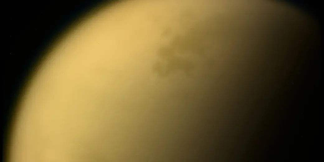 Partículas de rayo cósmico alteran composición de atmósfera de Titán